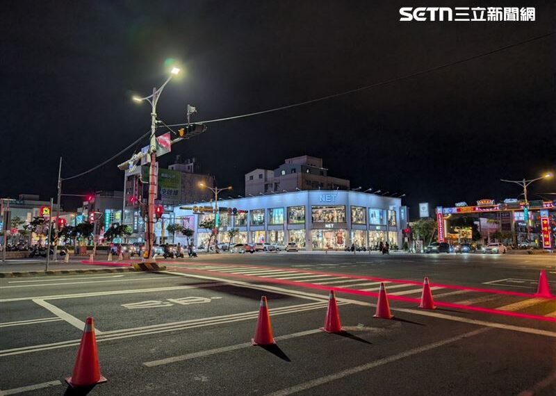 台灣新聞通訊社-台南路口出現「會發光的斑馬線」用途曝光　網驚呼：比科技執法有人性