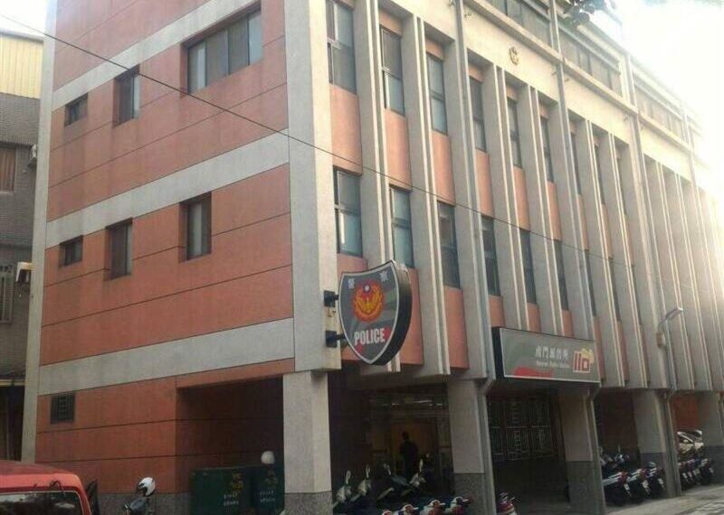 台灣新聞通訊社-竹市男酒後毆小黃司機還攻擊派出所長　遭判刑2月