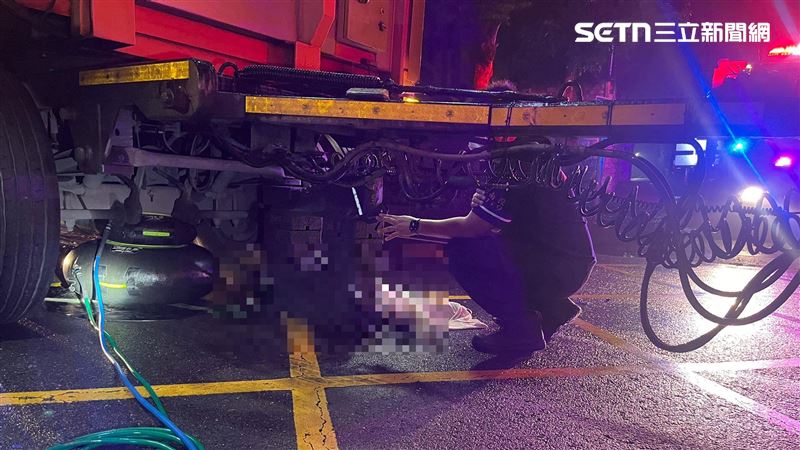 台灣新聞通訊社-連假訪友一去不回！20歲女深夜返家疑自摔捲車底慘死…家屬認屍悲痛欲絕