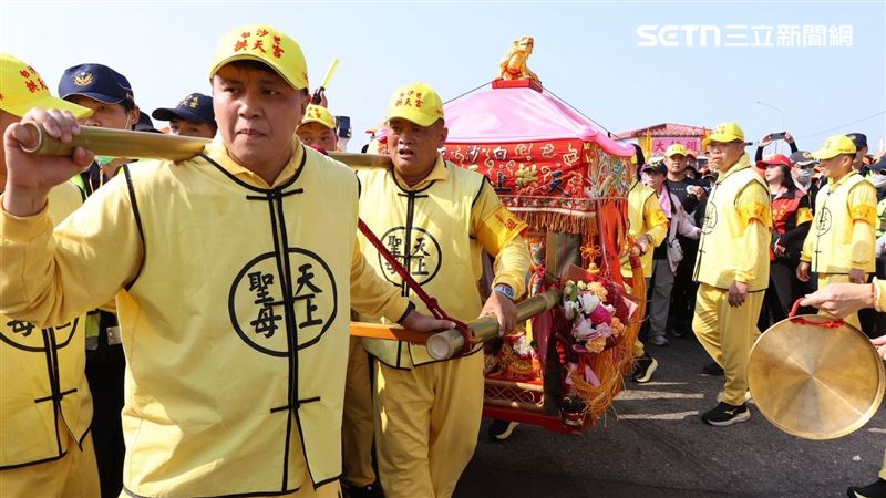 台灣新聞通訊社-白沙屯媽祖停駕！7-11送「100杯咖啡、100顆茶葉蛋」感謝庇佑
