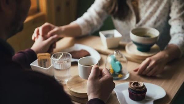 台灣新聞通訊社-約會被女酸不上進：這職業沒前途！眾人見他「真實身分」全愣住