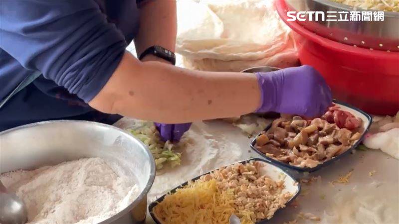 台灣新聞通訊社-恐怖春捲？室溫放2小時變「細菌培養皿」 毒物專家警告：這溫度最危險！