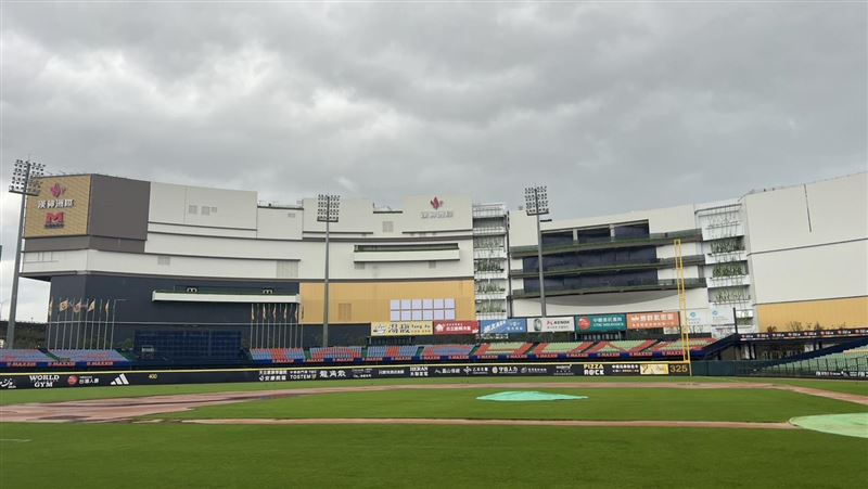 台灣新聞通訊社-洲際球場爆衝突！球迷勸違規男遭嗆「女人閉嘴」蔡其昌：聯盟將介入調查