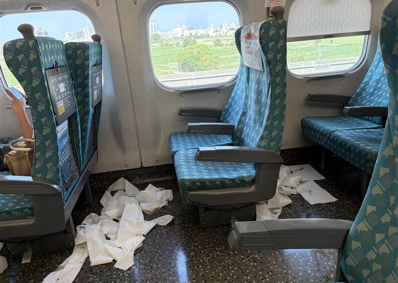 台灣新聞通訊社-高鐵咖啡打翻用衛生紙擦！她批「不環保」內行人揭真相打臉：這才是正解