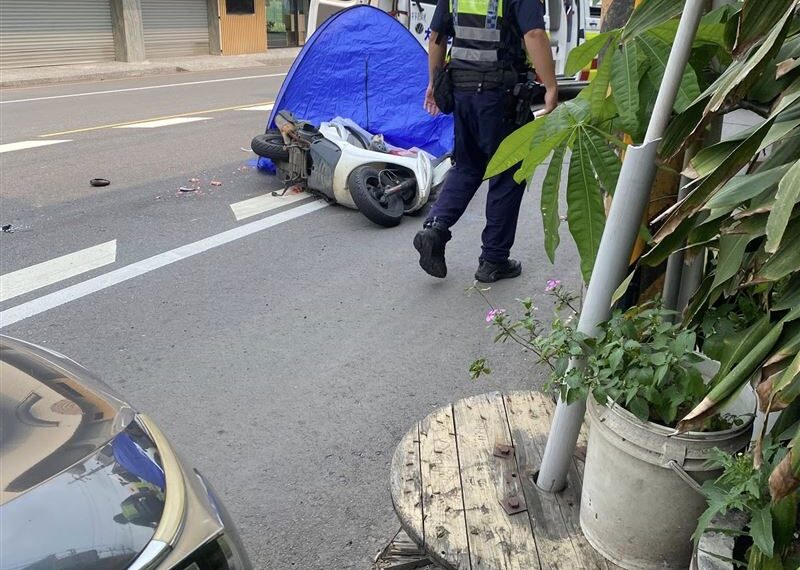 台灣新聞通訊社-快訊／騎在聯結車頭旁！疑「視線死角」駕駛沒看見　騎士頭重創慘死