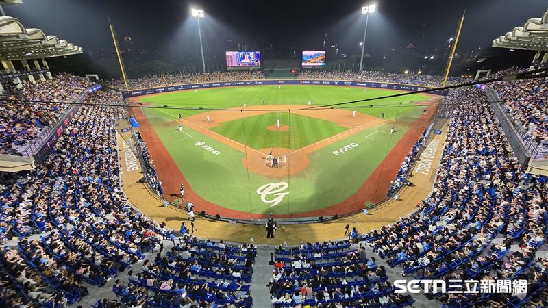 台灣新聞通訊社-中職/林哲瑄引退儀式本季第2度滿場 悍將3場主場全都破萬人