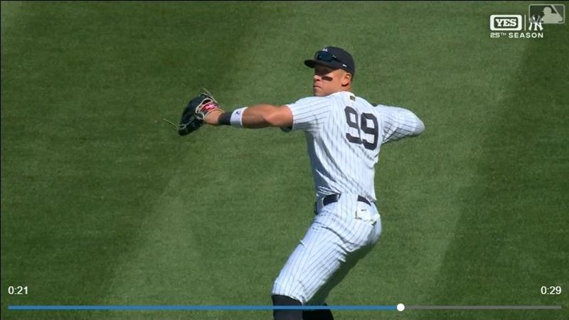 台灣新聞通訊社-MLB／一顆平凡無奇的飛球　賈吉接球+雷射肩！完成雙殺守備