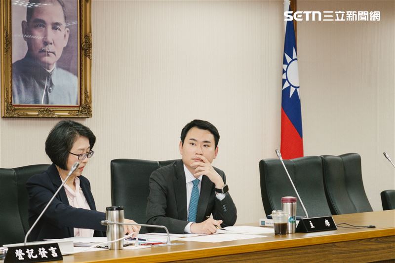 台灣新聞通訊社-藍放鳥軍購協商！陳冠廷曝「給韓國瑜處理」：有計劃製造台灣的負面印象