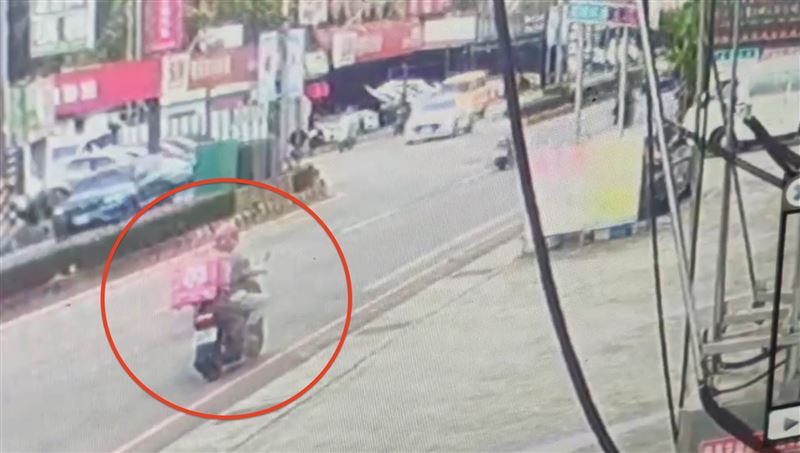 台灣新聞通訊社-生前最後一舉！外送員被超車比中指喪命？資深警曝疑點：他在求救