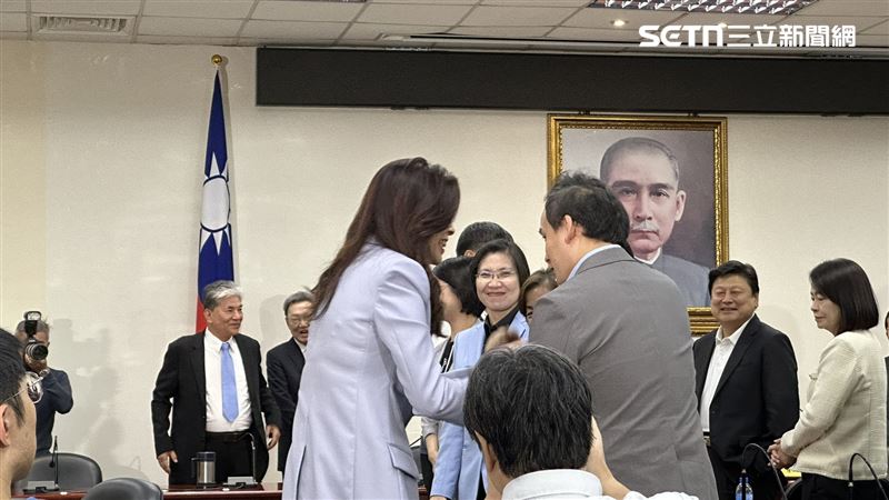 台灣新聞通訊社-2026和平之旅!國民黨立委赴黨中央送行 鄭麗文交代傅崐萁:家裡要顧好