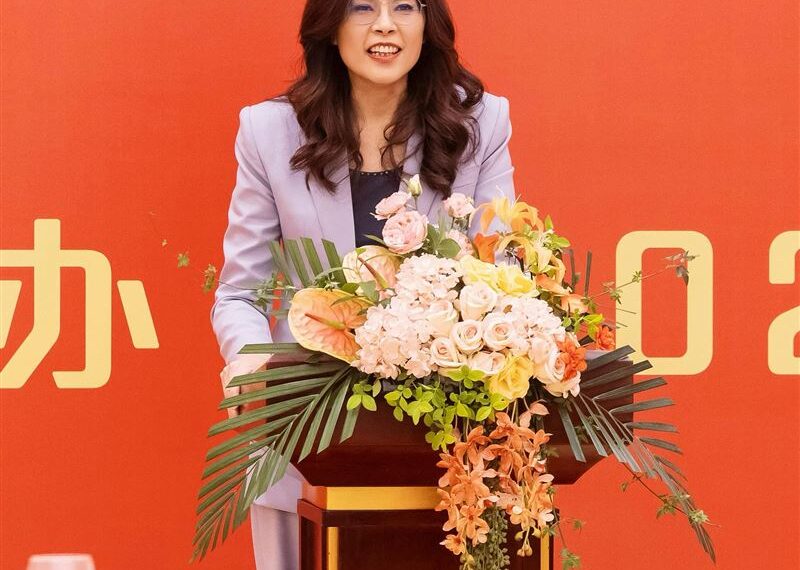 台灣新聞通訊社-鄭麗文訪中　她揭供應鏈風險：川普下一棒可能打在台灣企業頭上