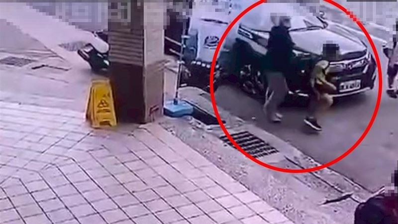 台灣新聞通訊社-快訊／隨機刺殺2女童1男！苗栗累犯毒男9年內砍7人　法官重判29年