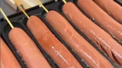 台灣新聞通訊社-澱粉腸來台灣遭炎上！中國人見「一根60元」也愣：大腸包小腸不香嗎