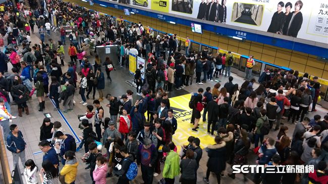 台灣新聞通訊社-捷運廁所見「神祕白盒」他嚇壞求真相:是針孔?內行揭驚人用途