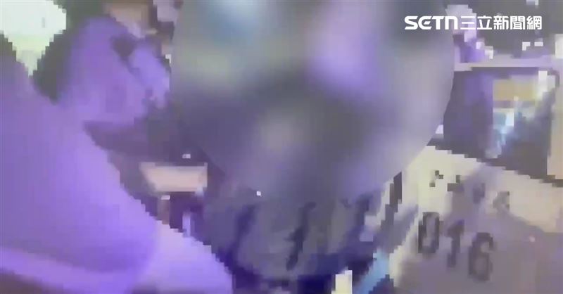 台灣新聞通訊社-另4人識相先離開!酒店狂歡完不想回家 4酒客咆哮嗆警遭壓制