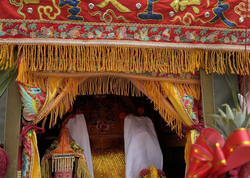 台灣新聞通訊社-獨家／四星警搶卡C位？護駕白沙屯媽祖遭推擠　爐主團員嘆：這不叫虔誠