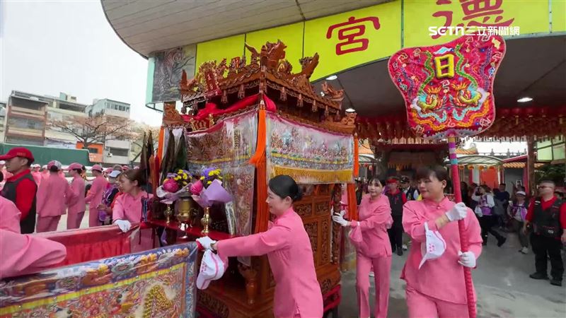 台灣新聞通訊社-桃園龍德宮南巡遶境抵豐原　仙女轎班成「嬌點」