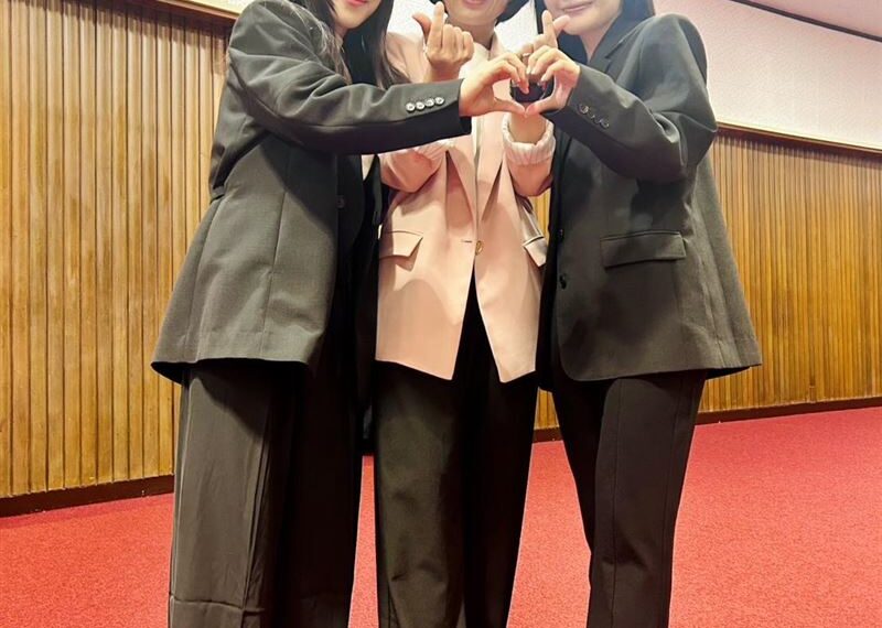 台灣新聞通訊社-綠高雄黨部主委確定同額競選　黃捷曬「三都女力」合照：攜手迎戰2026