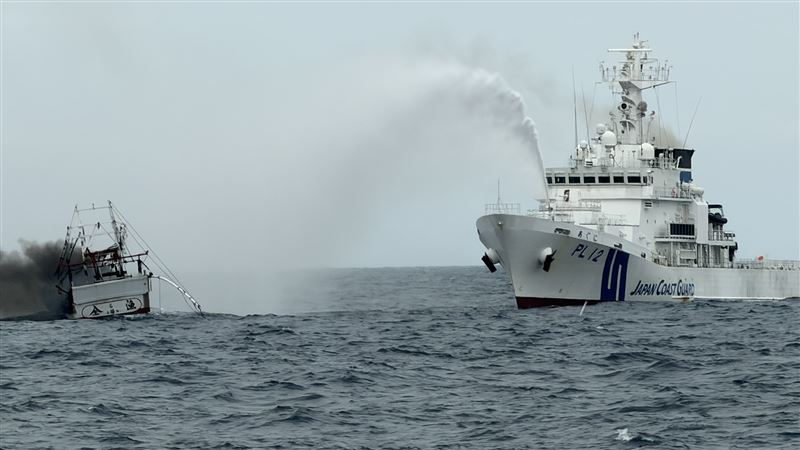 台灣新聞通訊社-台籍漁船石垣島海域起火　船長下落不明、6船員獲救