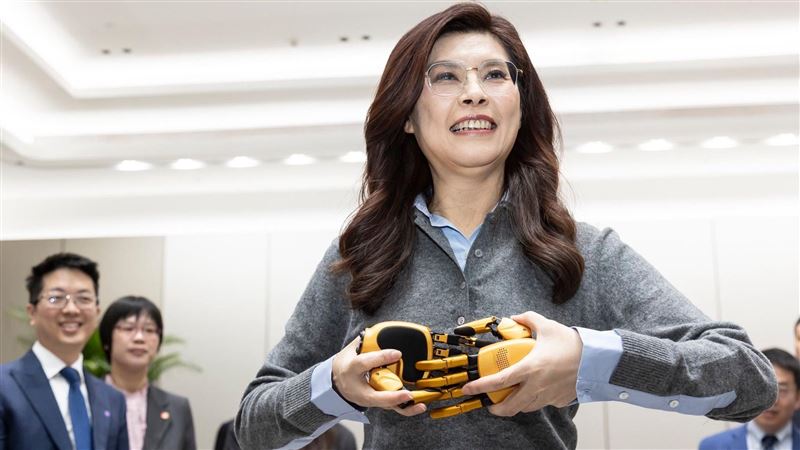 台灣新聞通訊社-鄭麗文訪中480萬經費全民買單！范雲喊話撤案　國民黨：4月10日審查通過