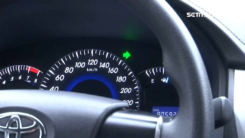 台灣新聞通訊社-路邊臨停「打雙黃燈」全錯!「1常見動作」恐噴3600元 陳世凱:國際規範