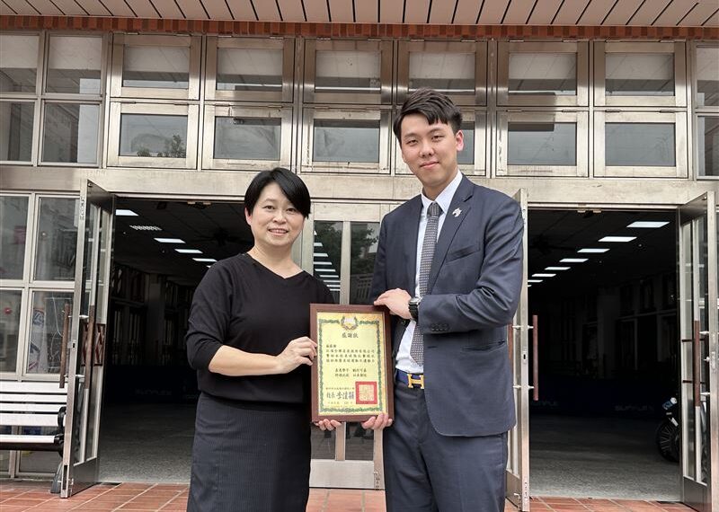 台灣新聞通訊社-企業暖心回饋！江海全聯房屋贊助新衣　力挺國小桌球隊再創佳績