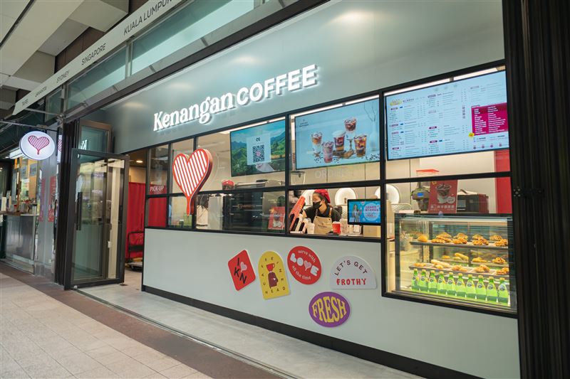 台灣新聞通訊社-輾壓星巴克！印尼咖啡霸主全台首店來了　狂賣10萬杯拿鐵、開心果瑪奇朵