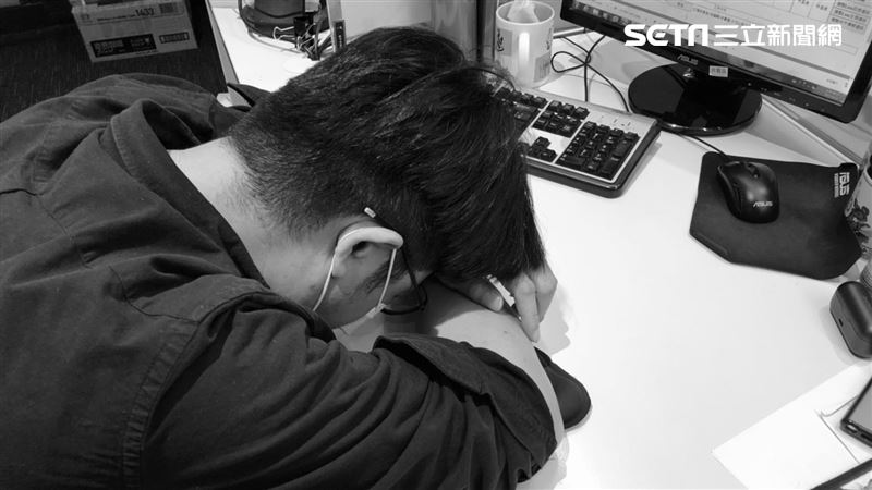 台灣新聞通訊社-年薪千萬菁英突遭「冷凍」辭職　晚年生活淒慘！妻冷眼曝真相：自食其果