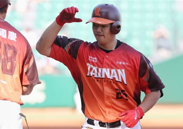 台灣新聞通訊社-中職／自責沒擋下王柏融的安打　林培緯「道歉」成功！感謝餅總賽前提點