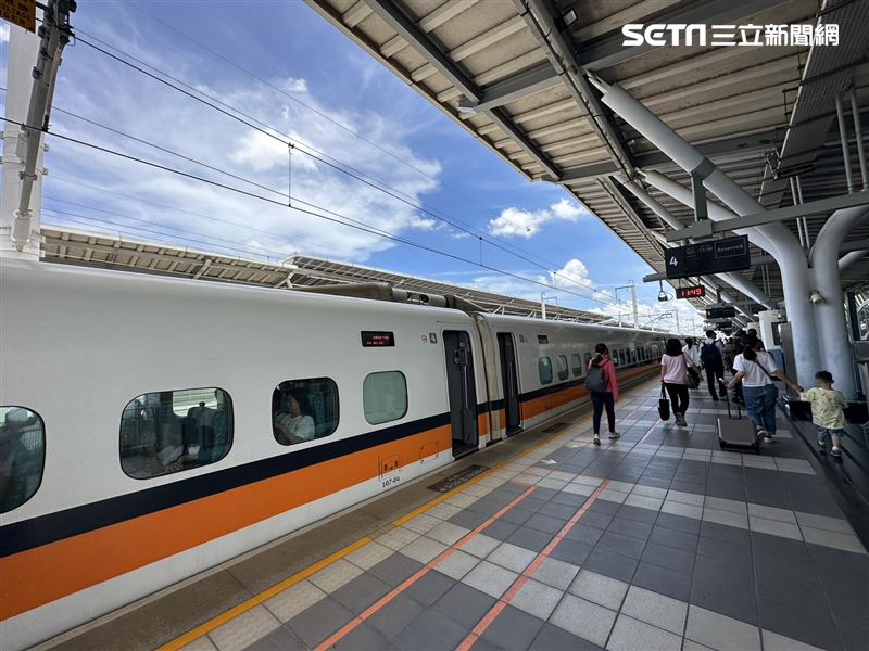台灣新聞通訊社-迎接母親節！「這類人」搭高鐵享5折優惠　後天起開放購票