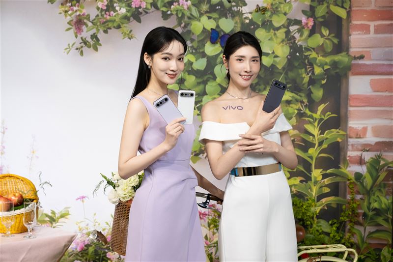 台灣新聞通訊社-首次支援外接增距鏡 vivo X300 FE輕巧登場!