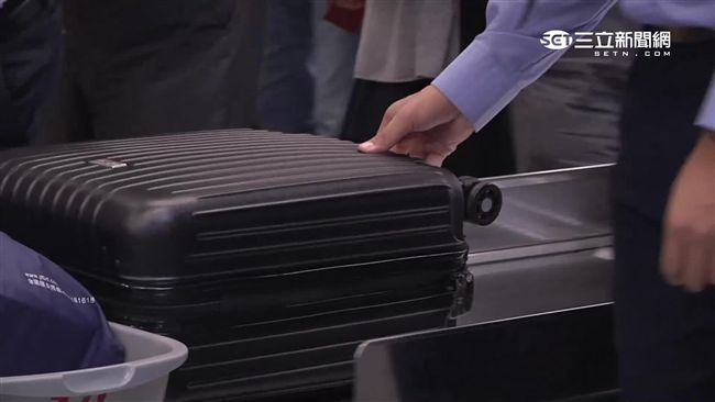 台灣新聞通訊社-嚇爛!中國男將「2200多隻活螞蟻」塞進行李走私 下場慘了