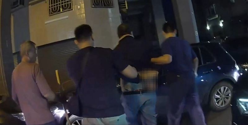 台灣新聞通訊社-躲關鍵字搜尋！毒販設應召小姐「暗號」掩護毒咖啡　眼尖警識破包夾逮人