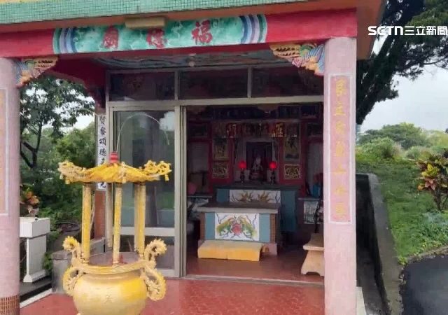 台灣新聞通訊社-母雞飛土地公廟金爐下蛋！　信眾驚喜：神「雞」顯赫