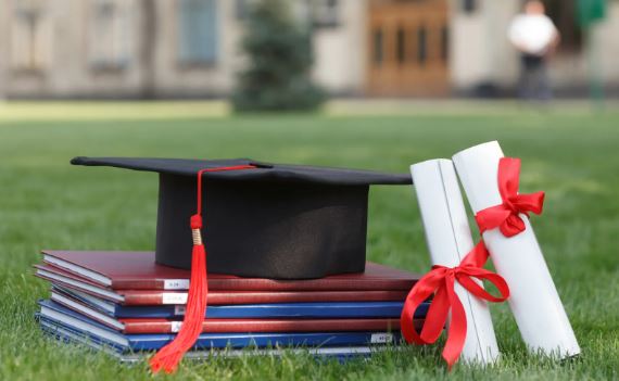 台灣新聞通訊社-出國留學恐得不償失　美國調查念3類研究所薪水沒漲還背債