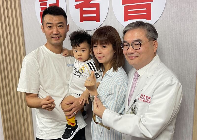 台灣新聞通訊社-45歲勇敢媽挺過流產傷痛！高榮精準醫療助「不完美胚胎」幻化為健康男嬰