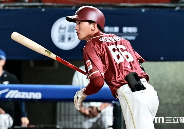 台灣新聞通訊社-中職／連8戰上壘發燙！何品室融自認變一軍主力為湊巧：因為林立沒回來