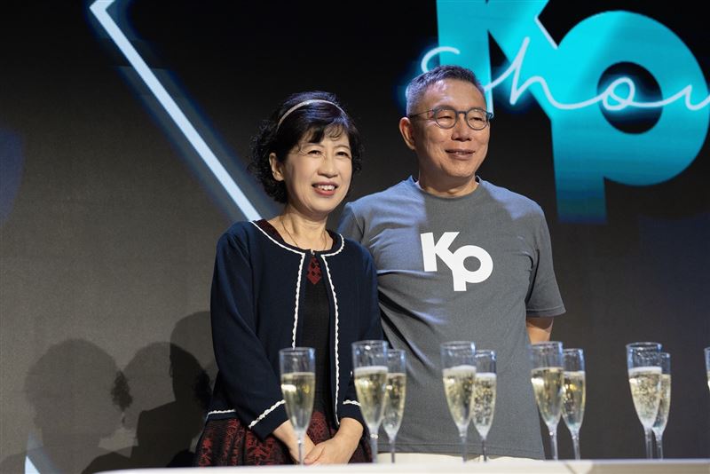 台灣新聞通訊社-陳佩琪百本存摺又怎樣!巴毛律師點破這才是關鍵:我一年存摺就十幾本…