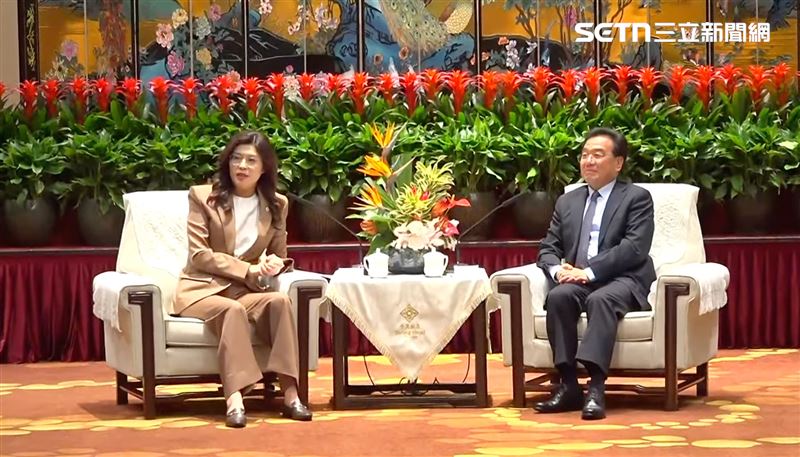 台灣新聞通訊社-21年後再訪金陵飯店!鄭麗文與江蘇省委書記信長星會面:感謝照顧台商