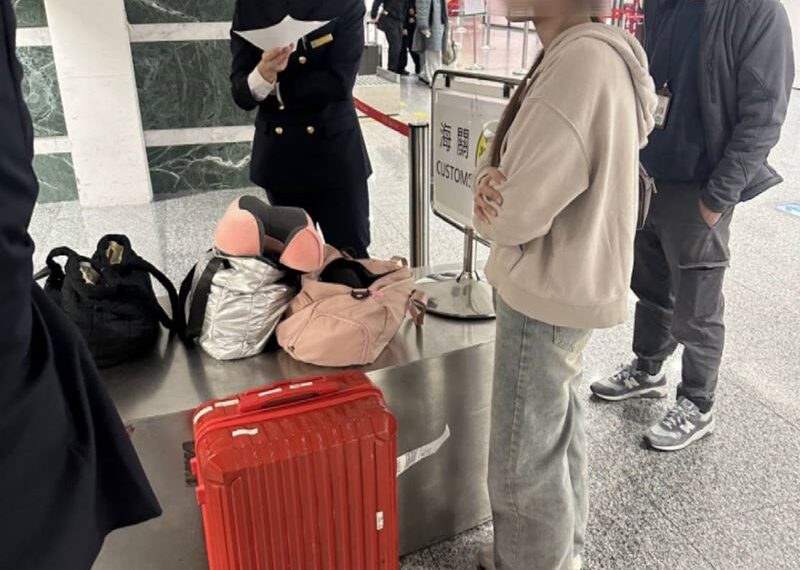 台灣新聞通訊社-藏在吹風機內！坐檯妹帶百萬K他命闖關　雇主帶4泰女摩鐵躲警