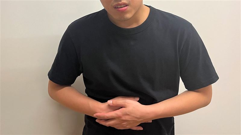 台灣新聞通訊社-12萬人腹瀉就醫！醫曝「2大元凶」：1人中鏢全軍覆沒