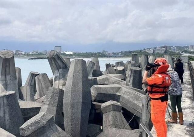 台灣新聞通訊社-花蓮男釣魚失聯！9天後遺體腫脹漂岸邊、刺青確認身分　妻崩潰悲痛認屍