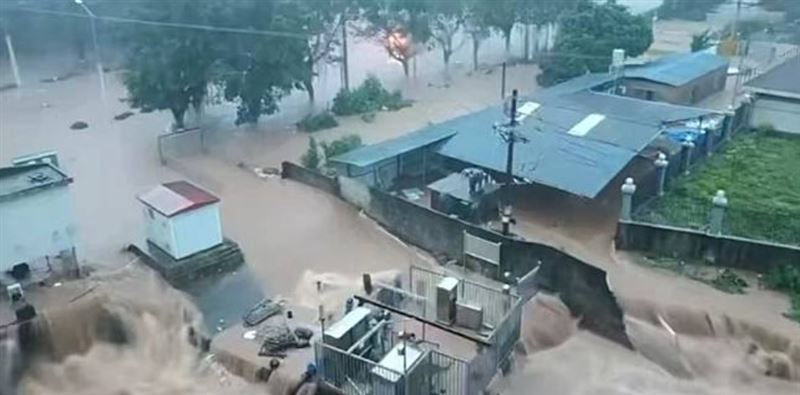 台灣新聞通訊社-一覺醒來車沒了！廣西「10年最強暴雨」當地人崩潰：路變汪洋、全市癱瘓