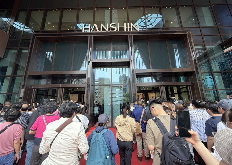 台灣新聞通訊社-台中漢神洲際開幕！現場人潮爆滿「預計湧入5萬人」　全新內部搶先看