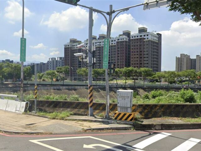 台灣新聞通訊社-快訊／台中女墜落6公尺深陸橋「倒臥河床上」　救起已成冰冷遺體
