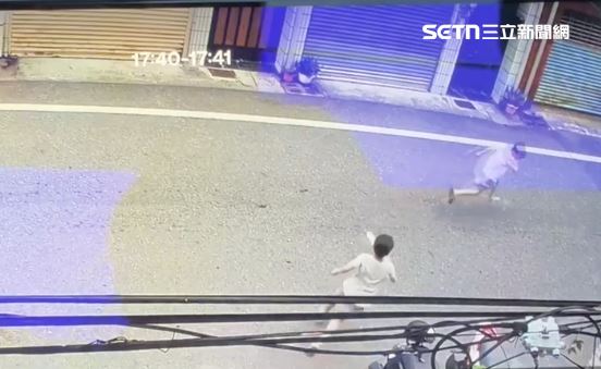 台灣新聞通訊社-台東2童「跑鬧衝出門」遭撞飛！未成年情侶雙載閃避不及「犁田」