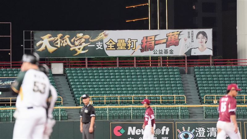 台灣新聞通訊社-中職／手遊品牌聯手安芝儇　雄鷹球員主場開轟就捐球芽一萬
