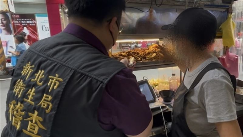 台灣新聞通訊社-食安疑慮連爆!淡水滷味攤老鼠竄櫥櫃 新北衛生局稽查、食材已報廢