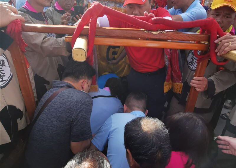 台灣新聞通訊社-大甲媽遶境起駕！18項禁忌別觸犯　專家示警：3類人別鑽轎底