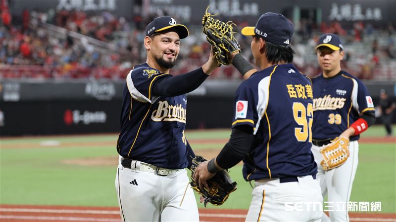 台灣新聞通訊社-中職／成兄弟本季首位勝投洋投　勝騎士僅72球退場！平野惠一曝換投原因